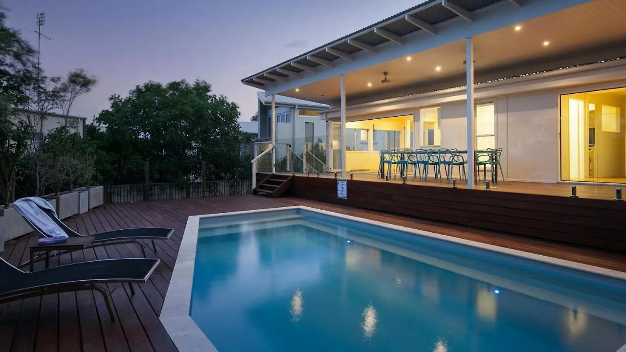 Belmore Terrace Perfect Pad Just 100 Metres To The Beach Sunshine Beach Australia